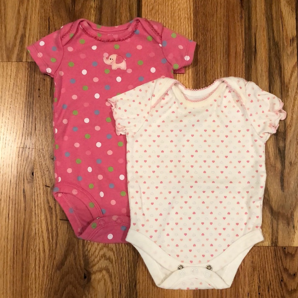 2/$10 🧡 Bundle of 2 Onsies - 0-3 months